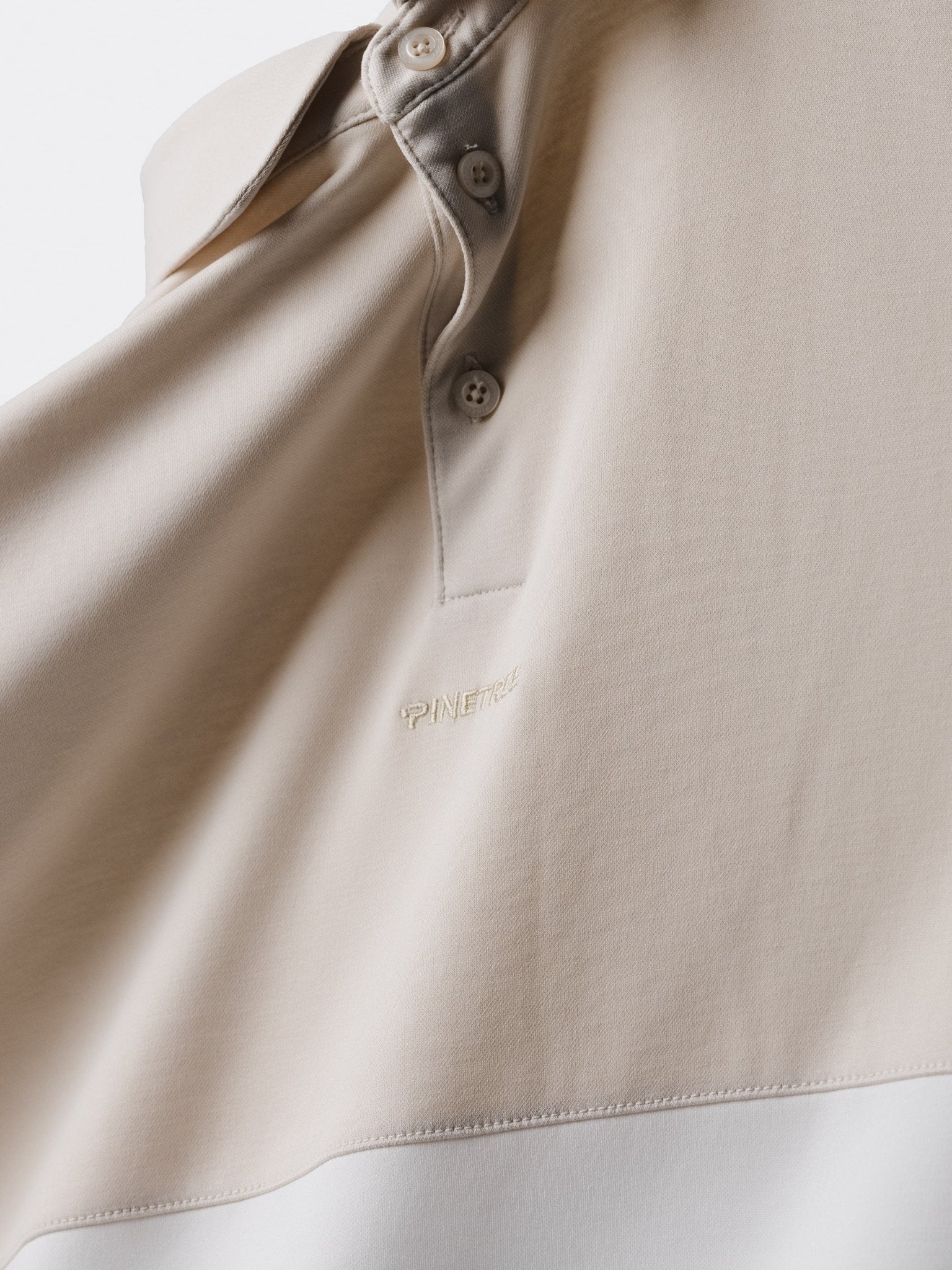 Tranquil Polo - Cloud dancer / French Oak - Pinetree